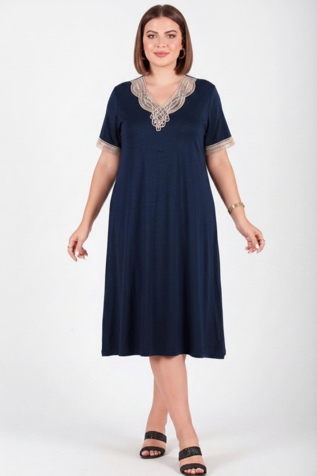 Robe Grande Taille À Encolure V Et Détails En Crochet — Bleu Marine