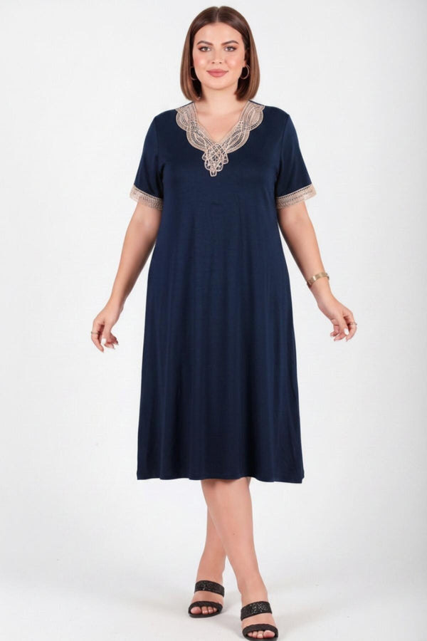 Plus - Size Jurk Met V‑Hals En Gehaakte Details – Marineblauw
