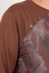 Plussize Bedrukte Tweedelige Set Met Knoopdetail — Bruin