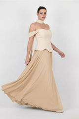 Plus‑Size Krepe Avondjurk Met Sjaal En Tule Rok — Beige