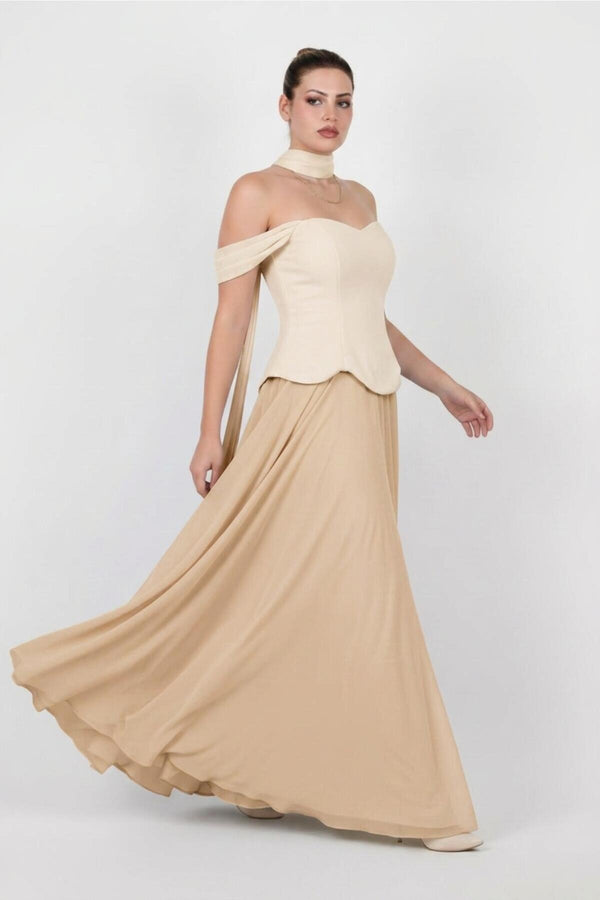 Plus‑Size Krepe Avondjurk Met Sjaal En Tule Rok — Beige