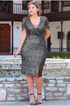 Plus - Size Korte Paillettenjurk Met Lasergesneden Mouwen — Grijs