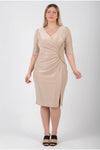 Jurk In Grote Maten Met Taille - Detail En Halve Mouw — Beige
