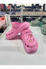 Met Broche Versierde Clogs — Roze