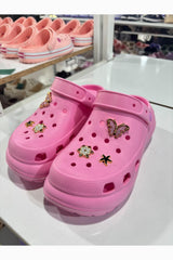Met Broche Versierde Clogs — Roze