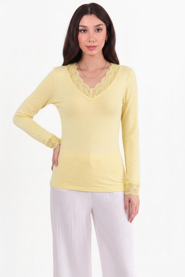 V - Halsblouse Met Kantdetail, Geel