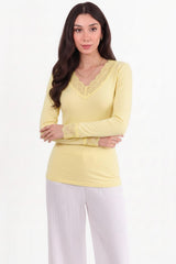 V - Halsblouse Met Kantdetail, Geel