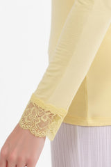 V - Halsblouse Met Kantdetail, Geel
