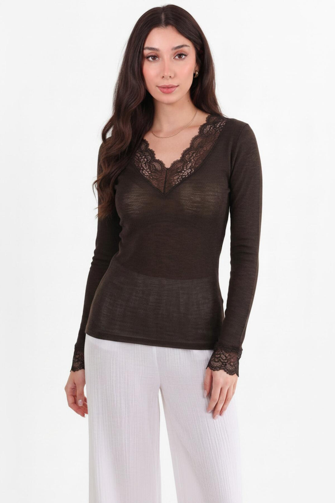 Blouse Met Kanten Details En V‑Hals — Bruin