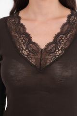 Blouse Met Kanten Details En V‑Hals — Bruin