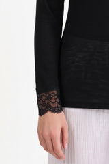 Blouse Met Kanten Details En V‑Hals — Zwart