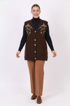 Plus - Size Gebreid Vest Met Bloemenkralen En Voorstrikdetail — Bruin
