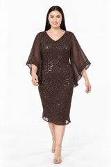 Robe De Soirée Midi Grande Taille Avec Détails En Chiffon — Marron