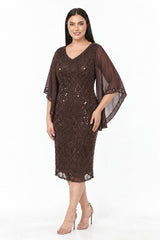 Robe De Soirée Midi Grande Taille Avec Détails En Chiffon — Marron