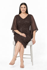 Robe De Soirée Midi Grande Taille Avec Détails En Chiffon — Marron