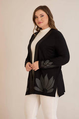 Cardigan In Großen Größen Mit Blumenbesatz Und Steinverzierungen, Schwarz