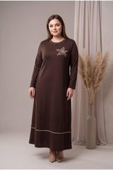 Robe Grande Taille À Col Orné De Roses — Marron