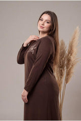 Robe Grande Taille À Col Orné De Roses — Marron