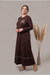 Robe Grande Taille À Col Orné De Roses — Marron