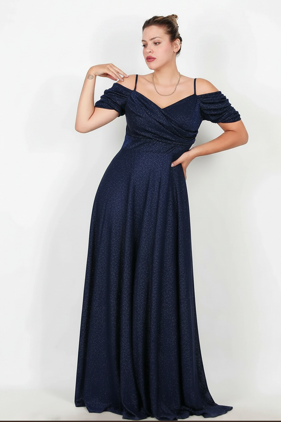 Plus - Size Lage Schouder Simli Lange Avondjurk — Donkerblauw