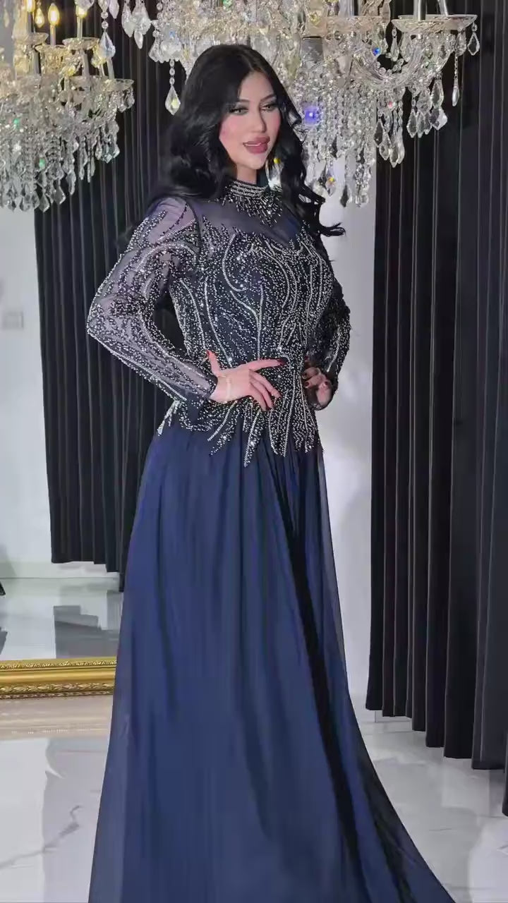 Plus - Size Marineblauwe Avondjurk Met Stenenversiering En Tule - Details